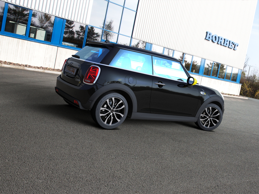 UTECA (U)|Schwarz Poliert 17