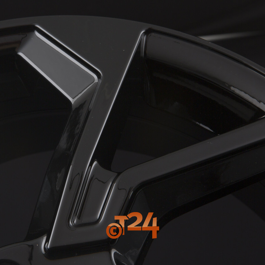 P 103|Black Gloss 17