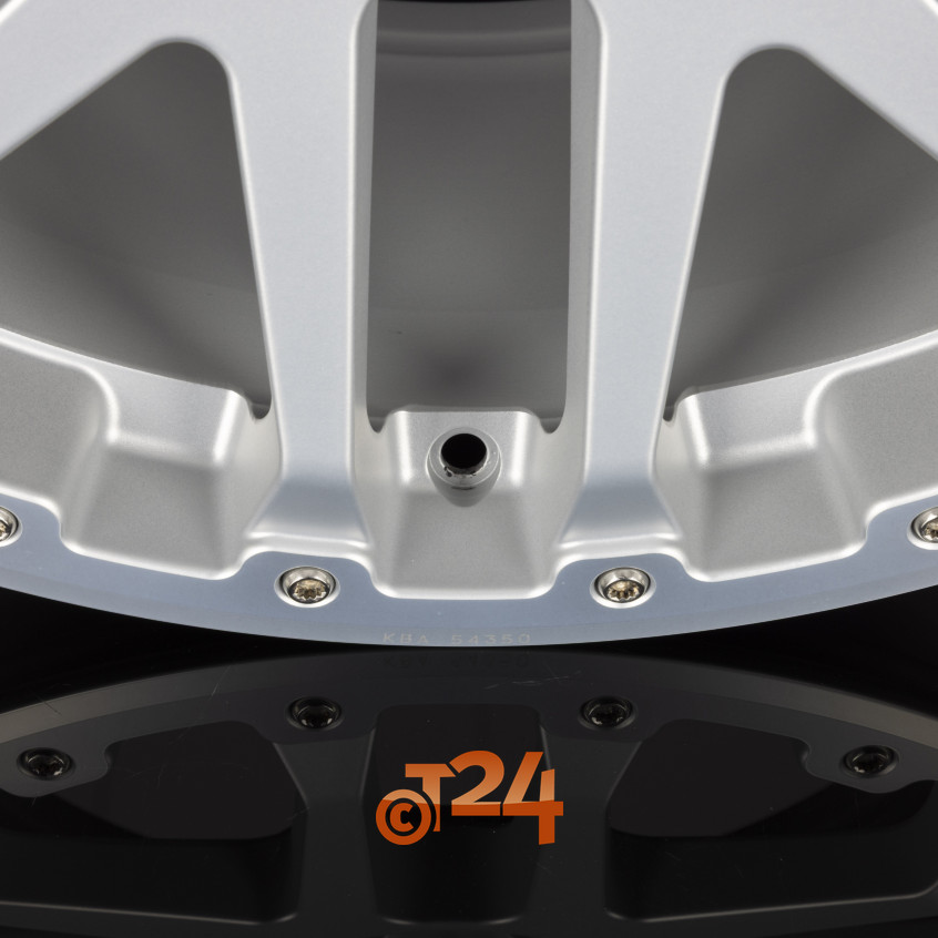 COMBAT CV|Silver Matt Lip + Cap Polish 18